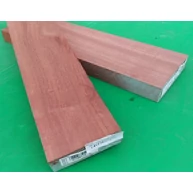 Makore fa fűrészáru hobby fa 26 mm OF. 1700 mm alatt szárított szélezett Makoré