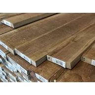 Diófa fűrészáru fekete dió hobbyfa 26 mm 1000 mm alatt SZÉLEZETT szárított