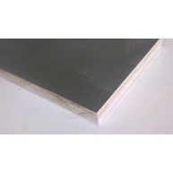 Rétegelt lemez csúszásmentes 27x3000x1500 mm 4,5 m2 / 100 kg / tábla jármű platóhoz PNF
