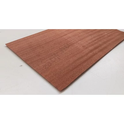 Furnérlemez mahagóni fa 0,6 mm 550x220 mm 0,24 m2 / 2 lap / csomag SS FU