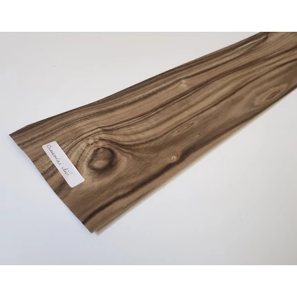 Furnérlemez diófa óceániai 0,6 mm  500 mm 0,5 m2/ csomag KZ  2