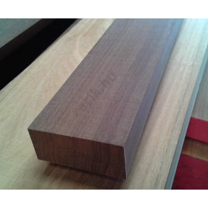 Gyalult négyszögléc afrikai diófa 30x45x2100 mm szárított dibetou GT21