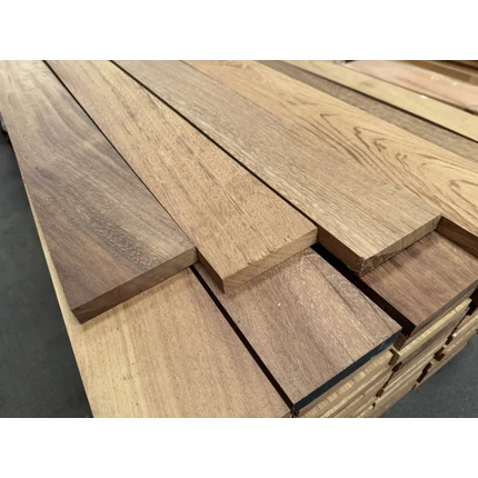Gyalult iroko fa deszka 22x125-150x1500 mm IRO2