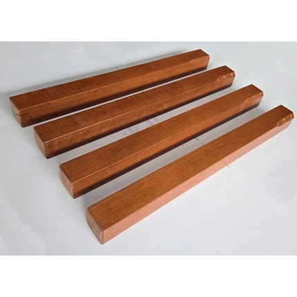 Asztalláb négyszög bükkfa 60x60x730 mm 4 láb/csom cseresznye színűre lazúrozott 5. sz.