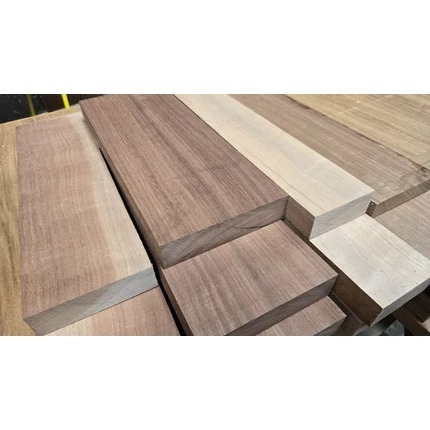 Makore fa fűrészáru hobby fa 35x120x430 mm  cseresznye mahagóni