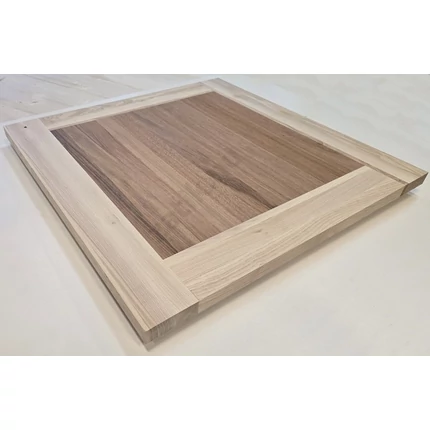Asztallap táblásított kőrisfa-mahagóni  TM 30 mm  700x700 mm A min. RÁMA  0,49 m2  kb. 10  kg  HU++